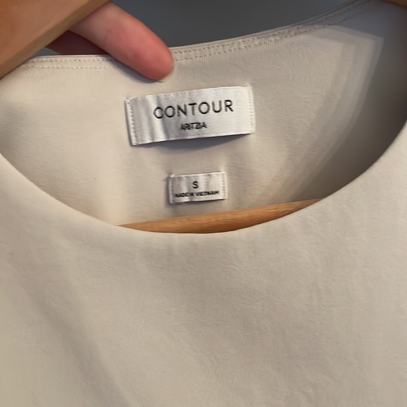 Aritzia Contour Crew Shortsleeve Bodysuit - Picture 8 of 9